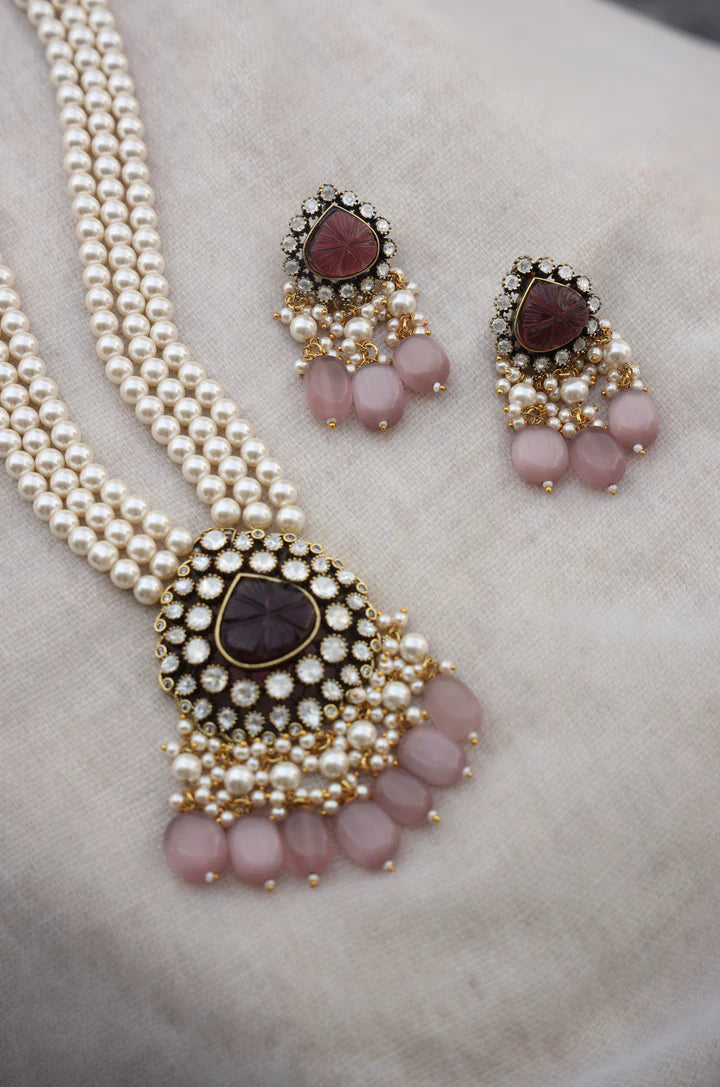 Akathya Victorian Polki Necklace Set