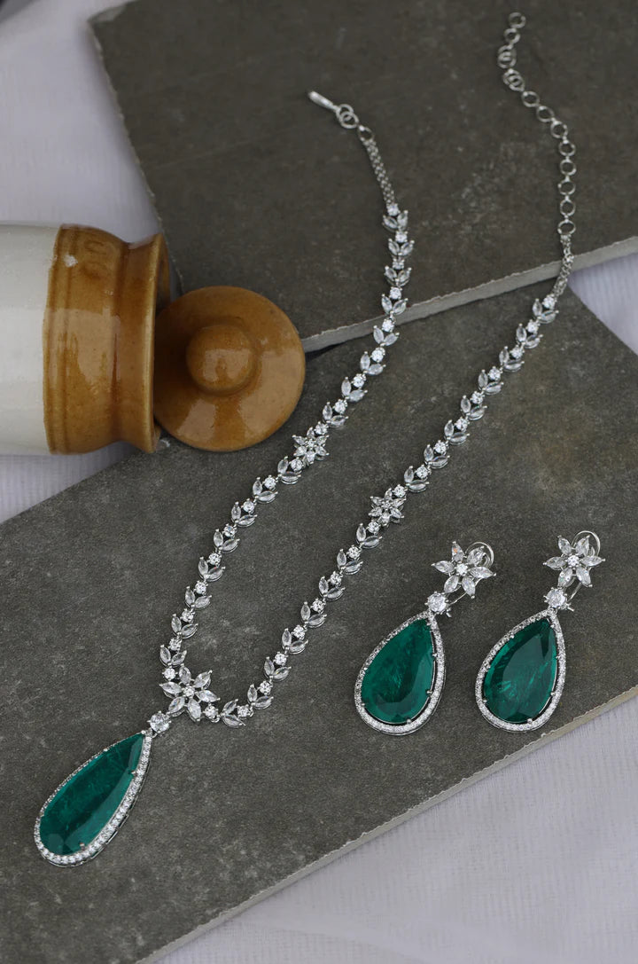 Aaynika Green Victorian Necklace Set