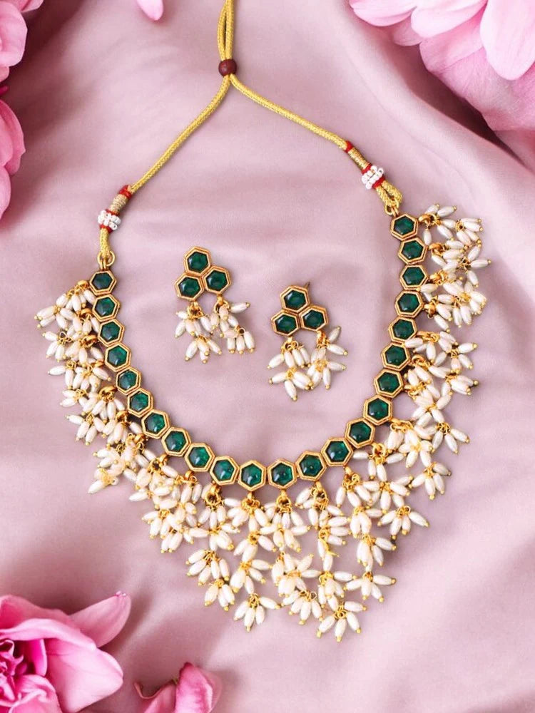 Emerald Hari Antique Jewellery Set