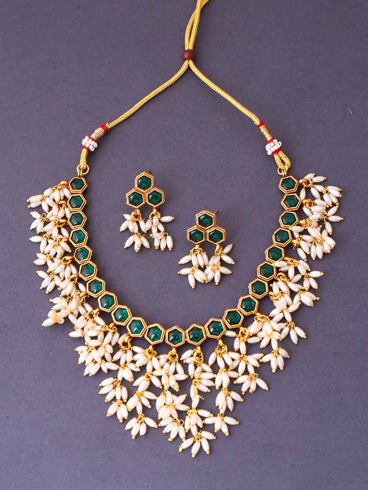 Emerald Hari Antique Jewellery Set