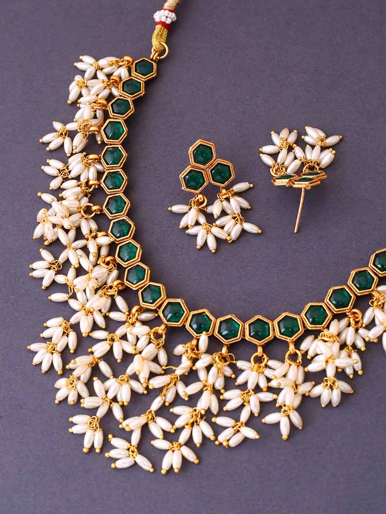 Emerald Hari Antique Jewellery Set