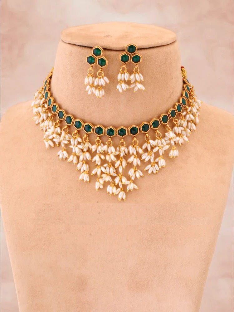 Emerald Hari Antique Jewellery Set