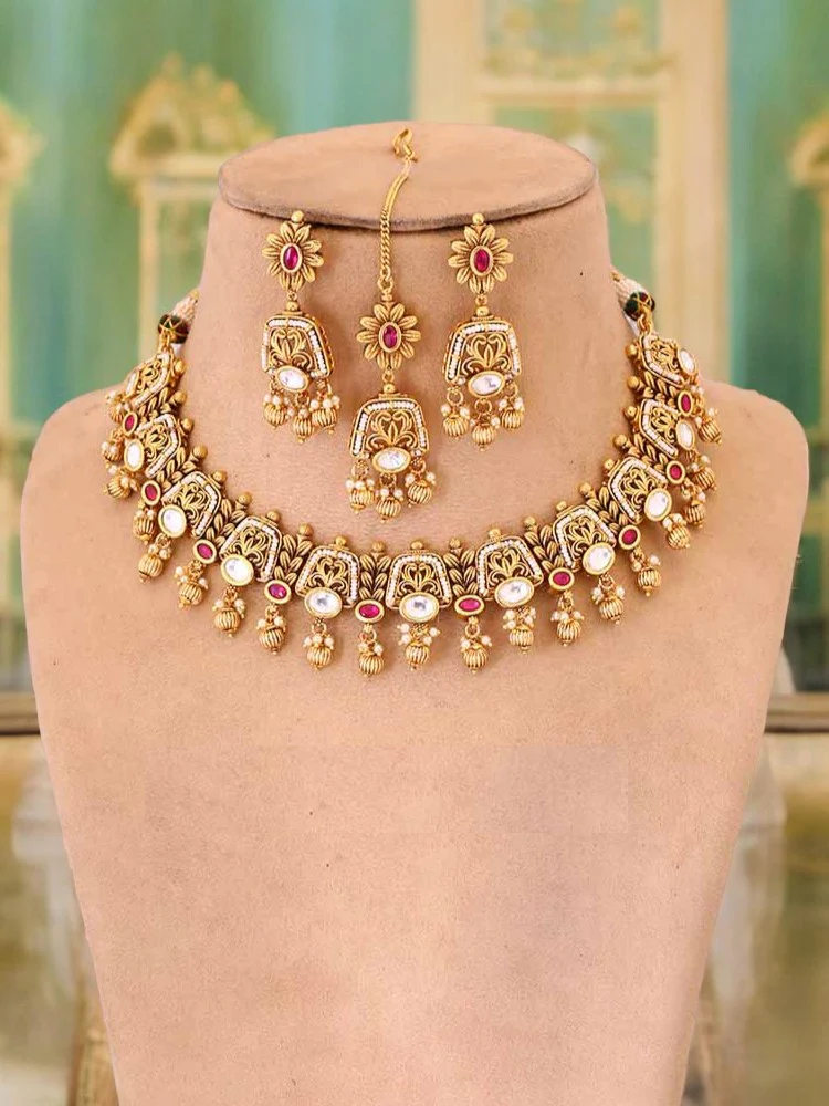 Golden Kanchana Antique Jewellery Set